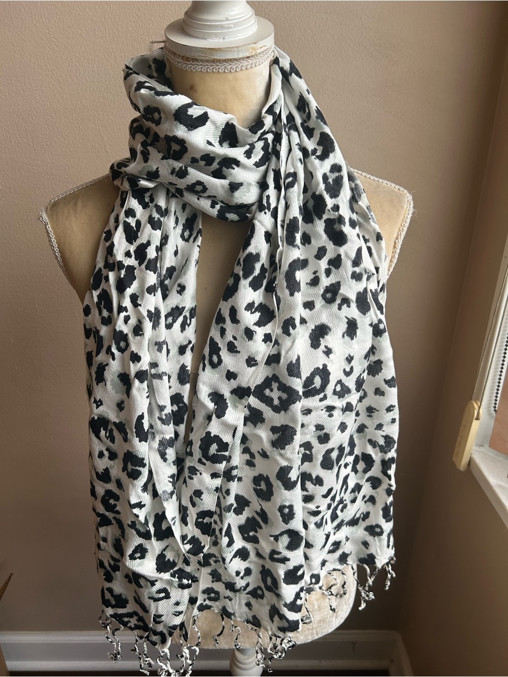 New Womens Animal Print Scarf Shawl Fringed 5002-3102